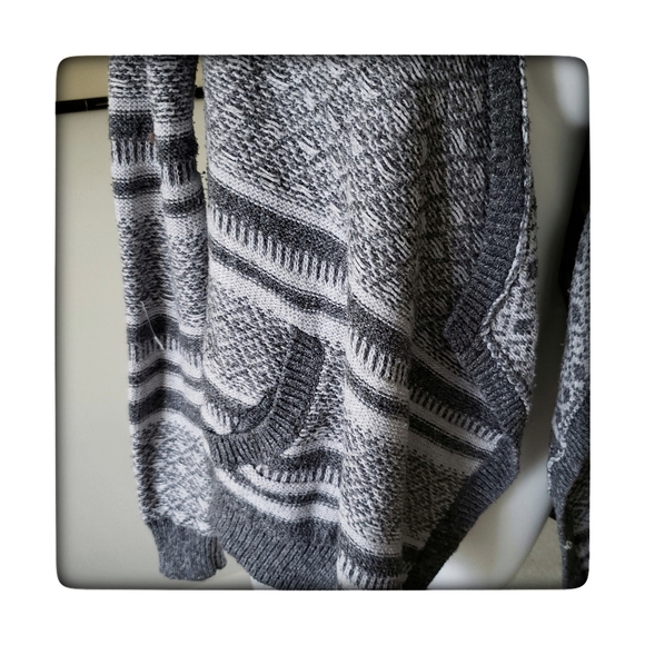 Abercrombie & Fitch Sweater/Cardigan Gray & White - Picture 4 of 8